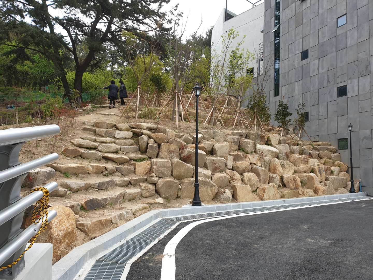 교회 주변 작업 후
