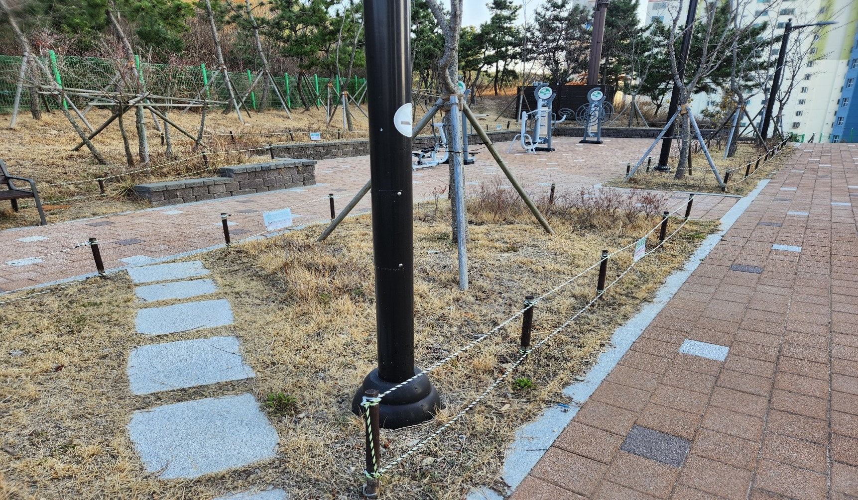 모라틔움공원 영산홍 식재 작업전